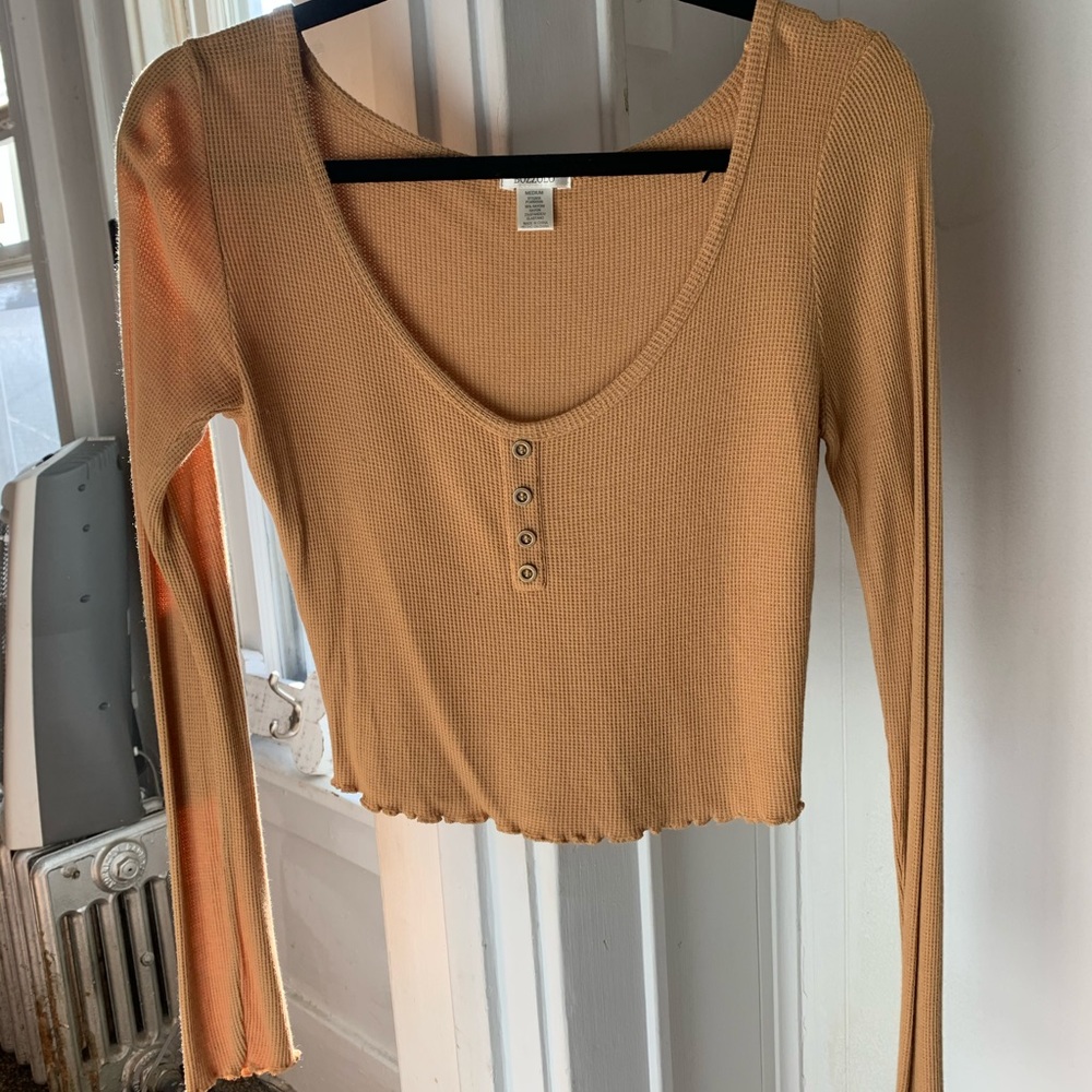 Long sleeve waffle material shirt